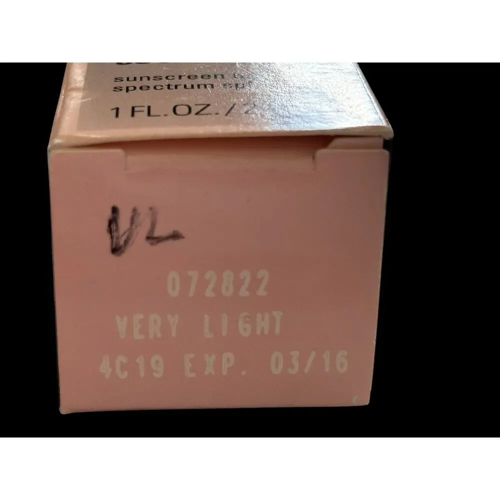 MARY KAY CC CREAM SPF 15 VERY LIGHT NEW IN BOX